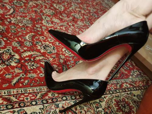 shoe fetish dominatrix