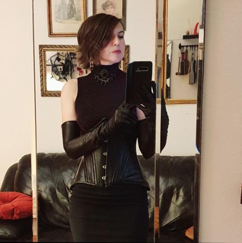 Mistress Elena Lisbon Dominatrix